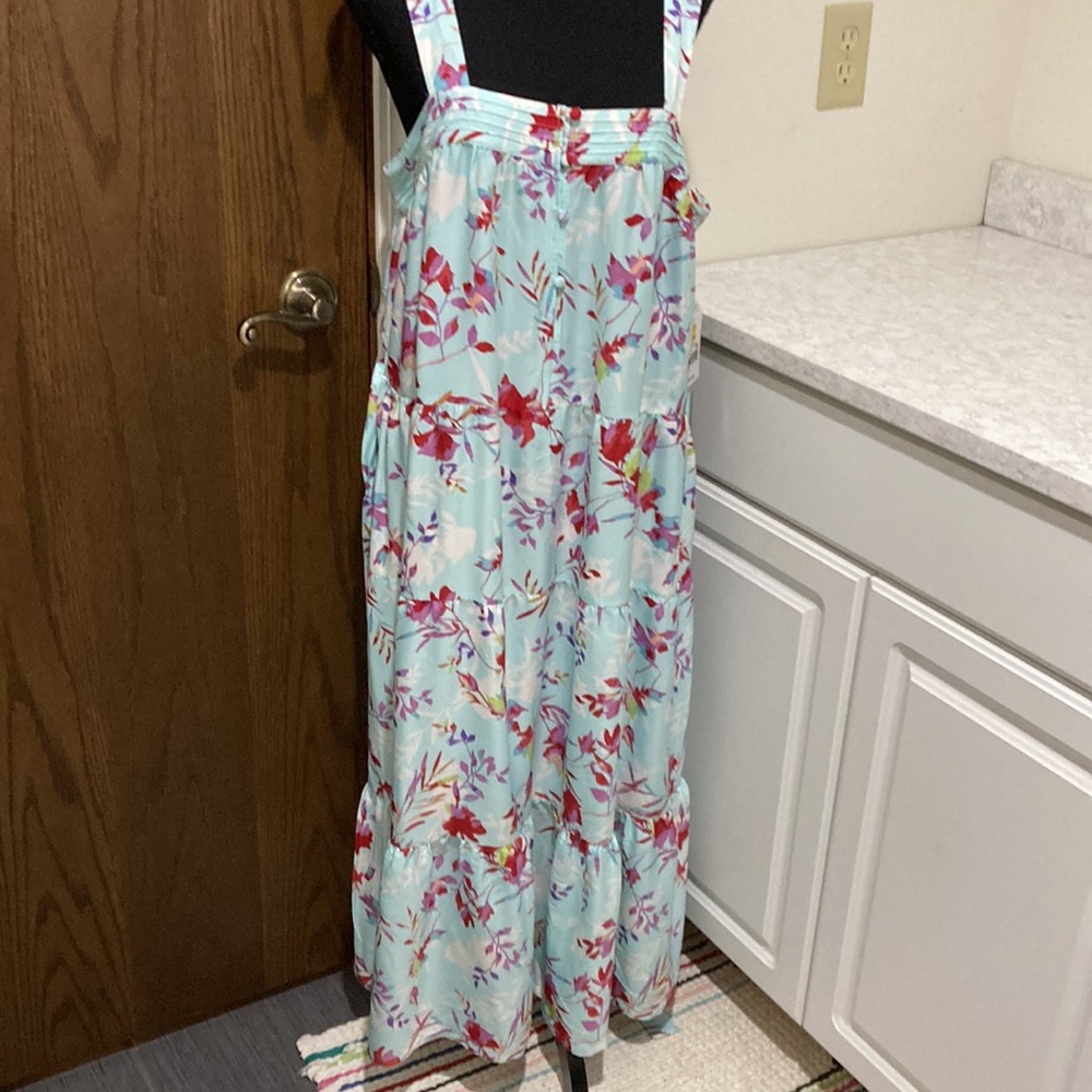 New! Beautiful floral tiered maxi sundress
